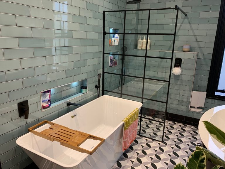 Vintage Finishes – Tiled Bathroom