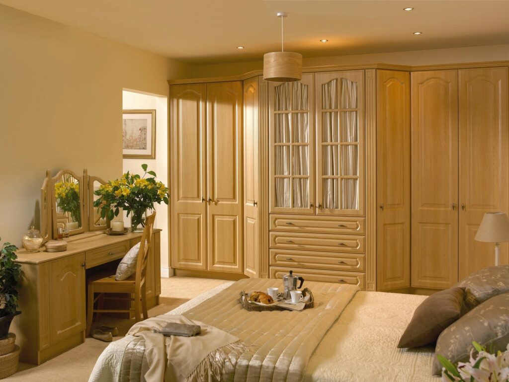 Goscote Traditional Wood Bedroom | Castle Bedrooms, Nottingham