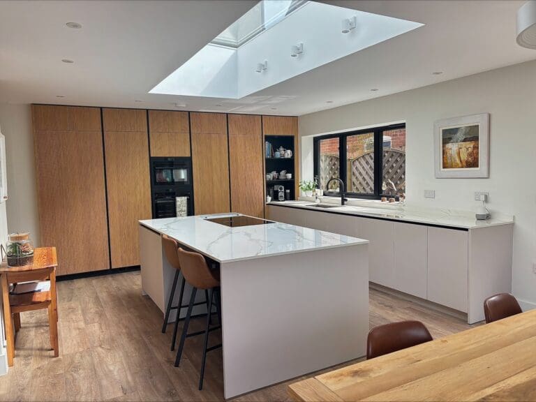 Modern Ribbed Natural Oak Veneer and Cashmere Kitchen with Black Accents