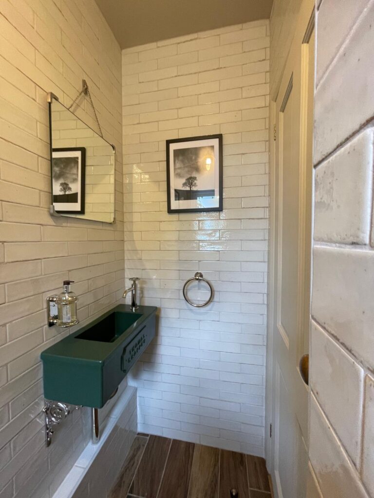Thomas Crapper Cloakroom 
