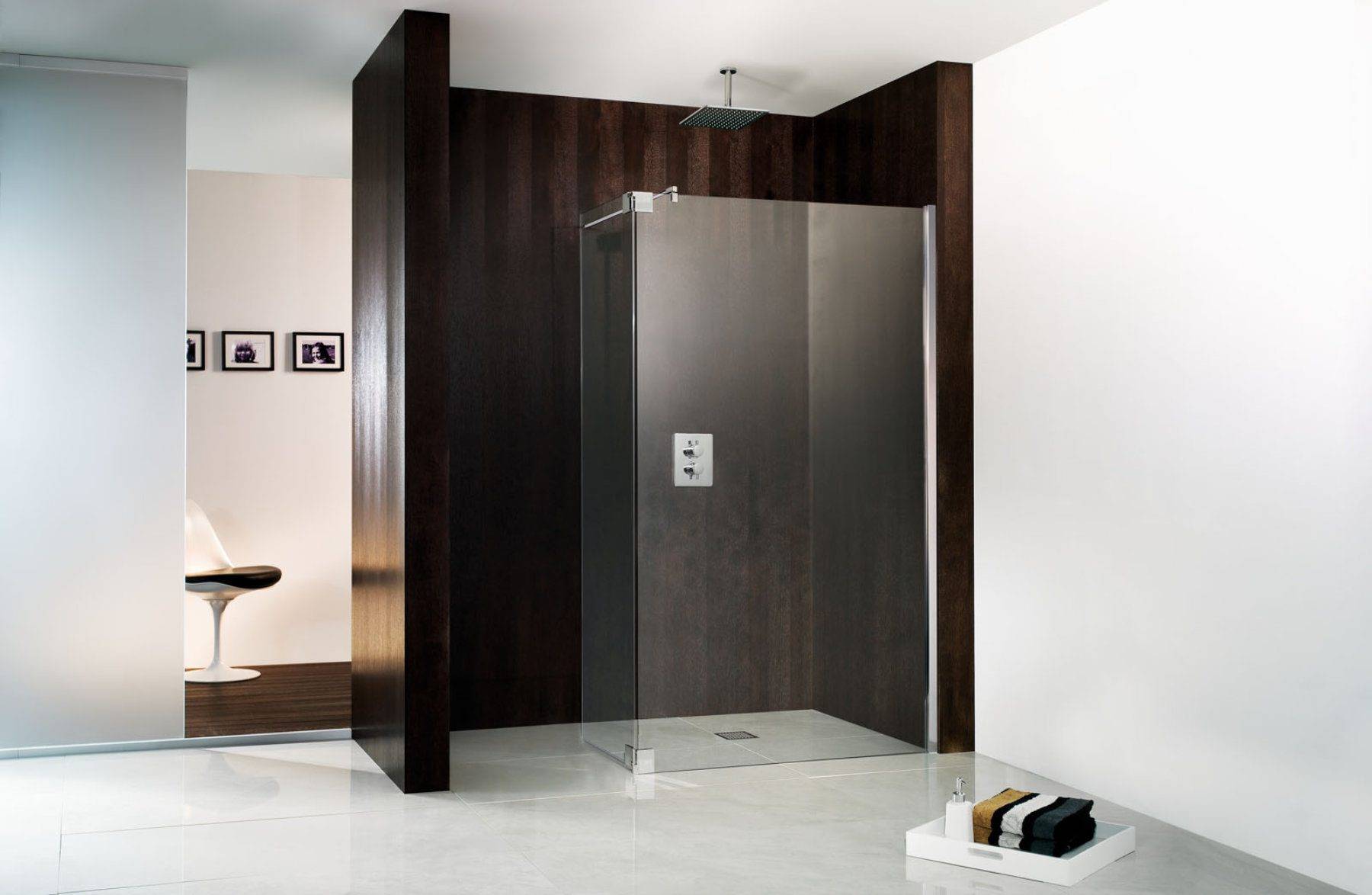 Walk In Atelier Straight Panel With Return Flip Panel | Cole Roberts, Loughborough