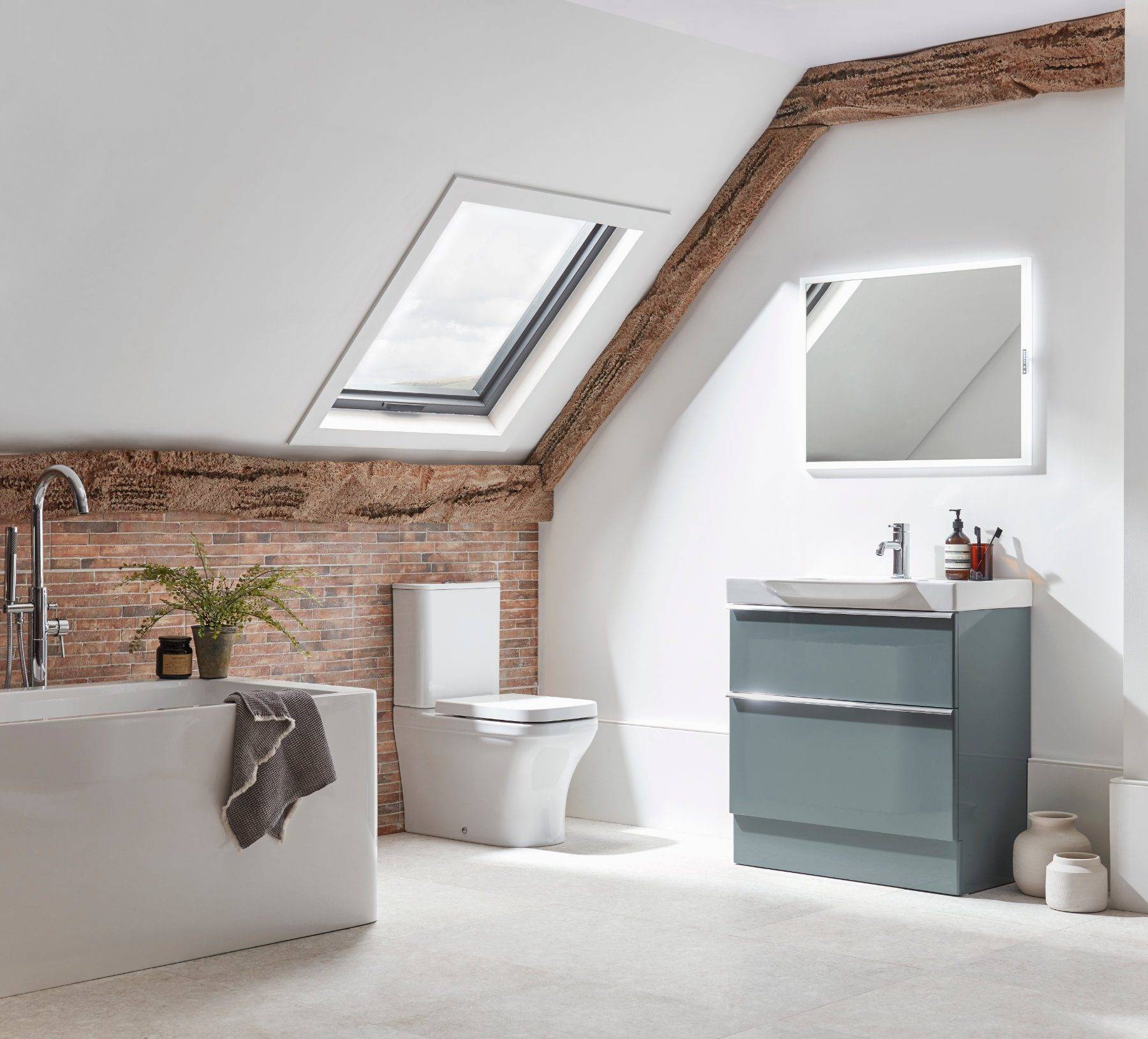 Academy 800 Agave Side Lifestyle | Cole Roberts, Loughborough