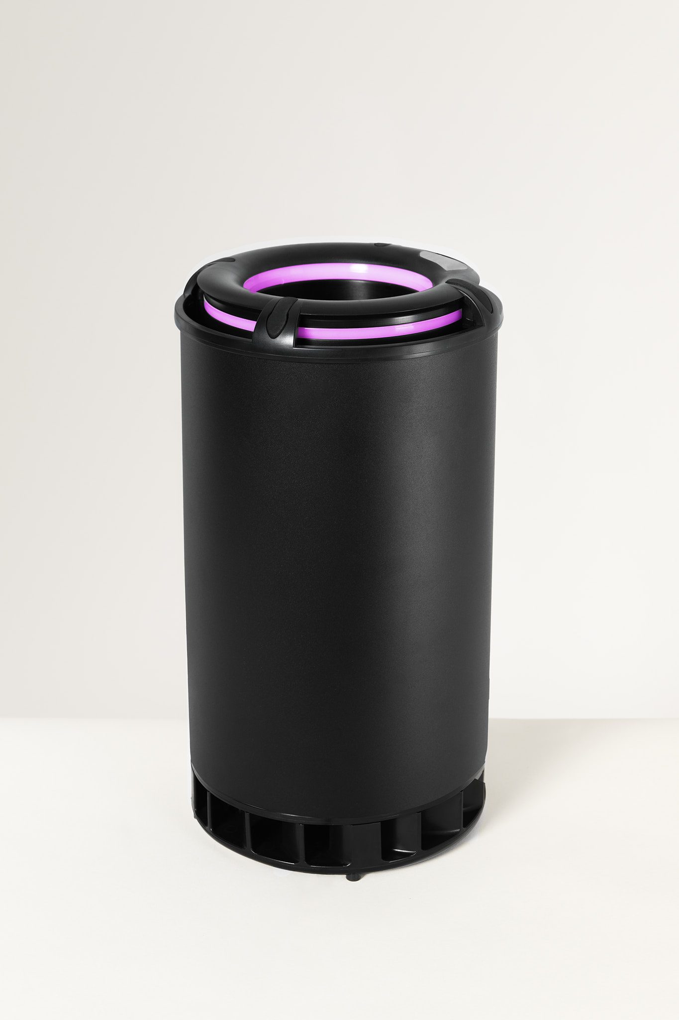 Kaelo Host | Curved Black | Portable Chiller