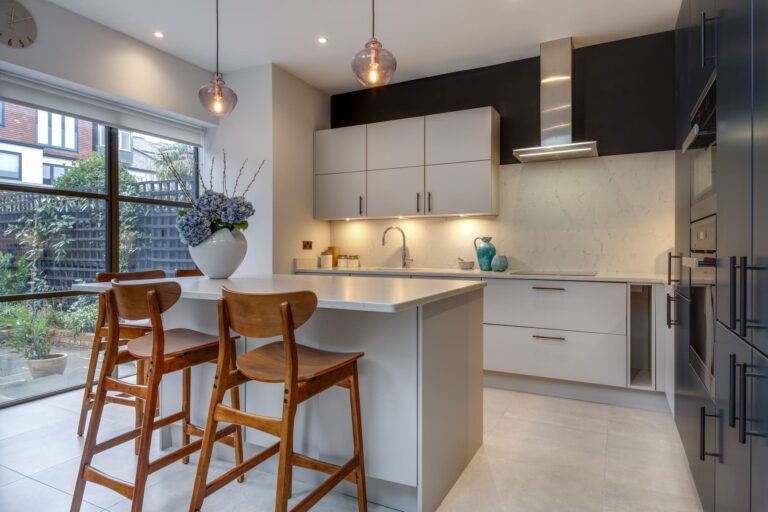 Bespoke Kitchen – St Albans Avenue W4