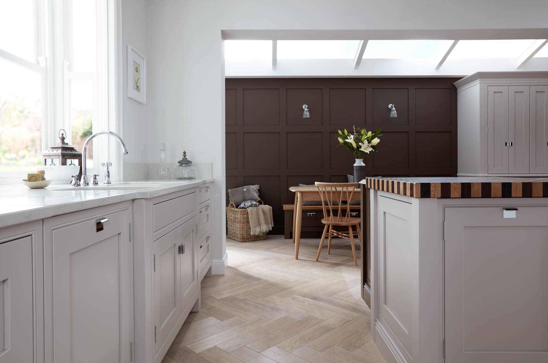 1909 Truffle Shaker In Frame Kitchen | Cotswood Kitchens, Blockley