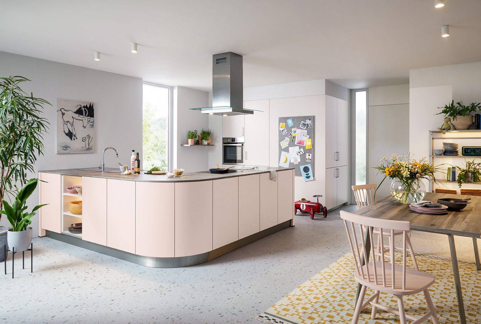 Schuller Modern Curved Kitchen 1 | Sia Kitchens, Hertfordshire