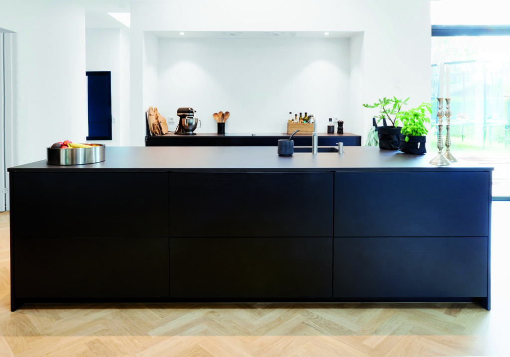 Rotpunkt Matt Lacquer Black Handleless Island Kitchen 1 1024X717 1 | Qudaus Living, Sutton Coldfield