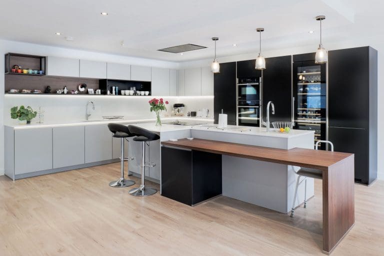 A Modern Kitchen That’s Warm and Welcoming