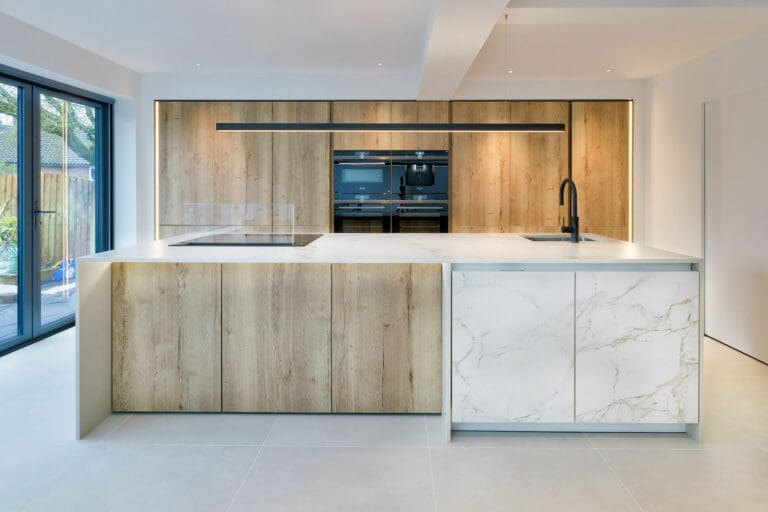 BEAUTIFUL CLUTTER FREE KITCHEN