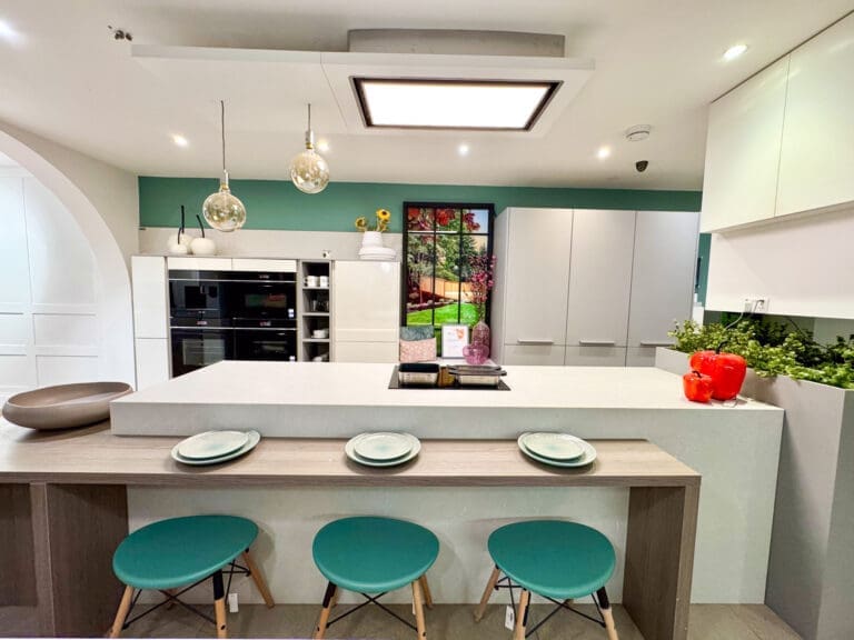 HUGE SAVING ON MODERN KITCHEN READY TO BUY NOW